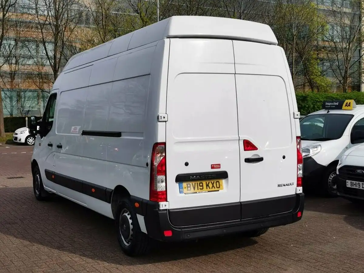 2019-renault-master-big-3