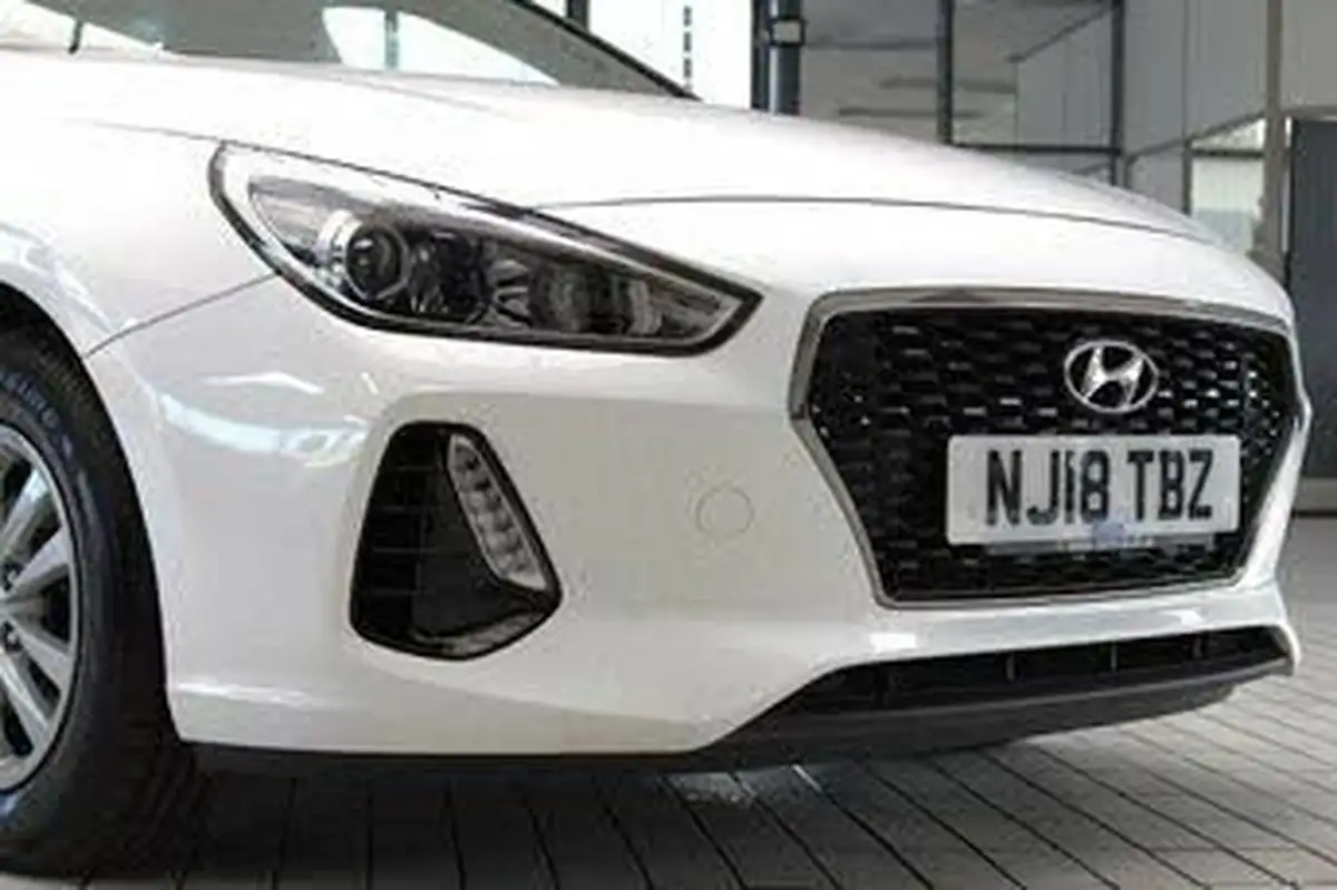 2018-hyundai-i30-10-t-gdi-isg-tourer-big-7