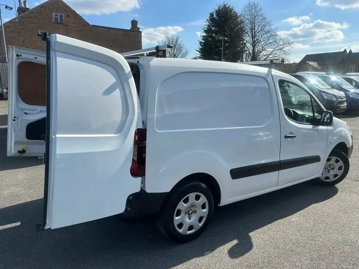 2017-peugeot-partner-16bluehdi-professional-l1-100pseu6-854-big-22