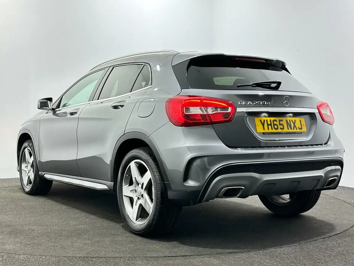 2015-mercedes-benz-gla-class-21d-gla-200d-amg-line-ss-big-46