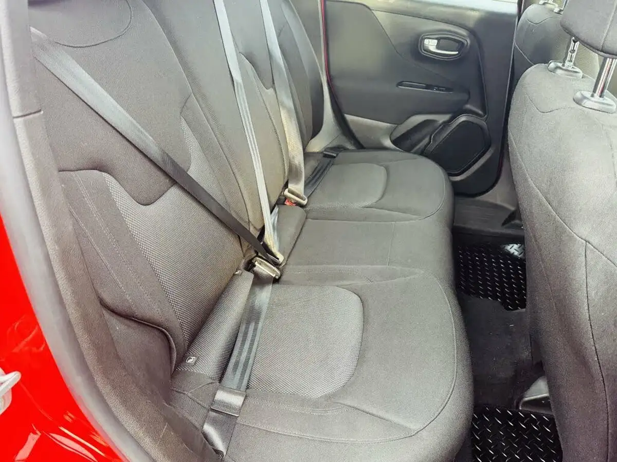 2019-jeep-renegade-10-gse-longitude-big-11