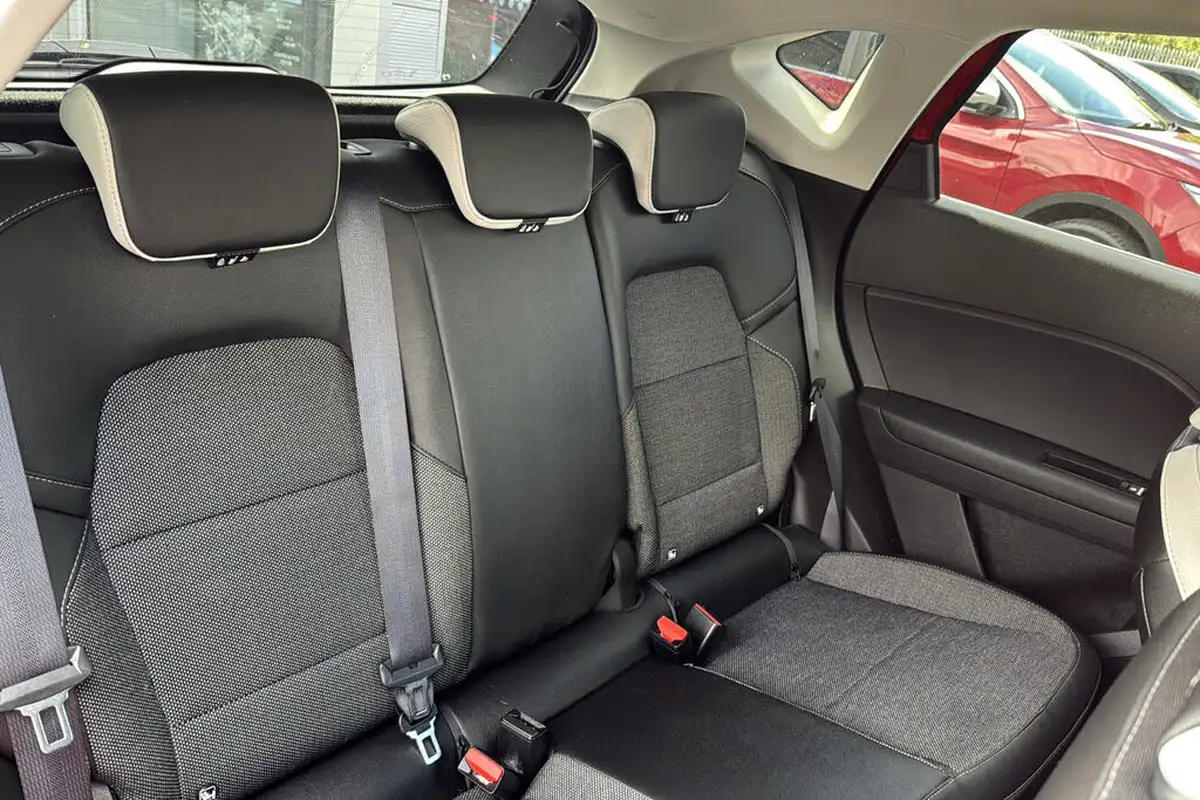 2024-renault-captur-16-techno-145ps-full-big-10