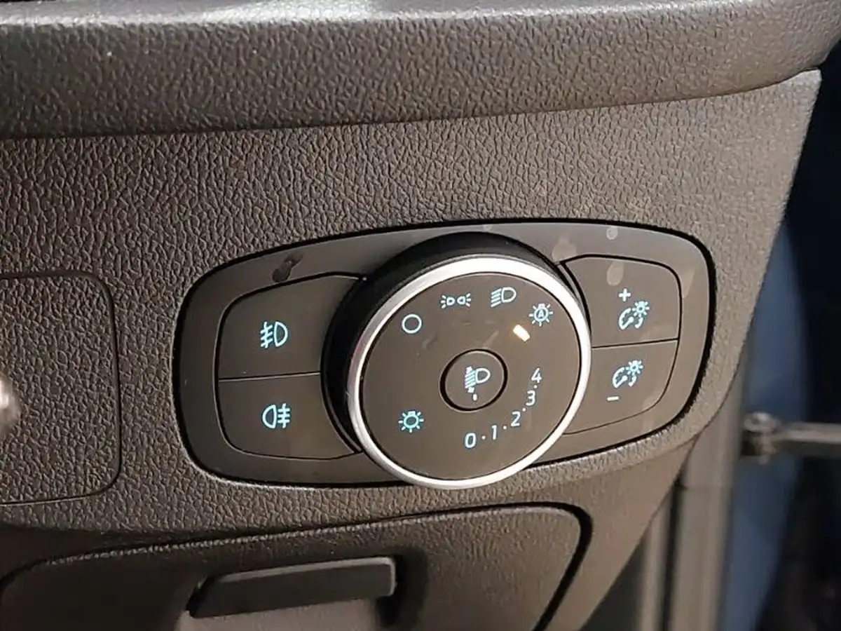2019-ford-focus-10t-zetec-125ps-hatchback-big-18