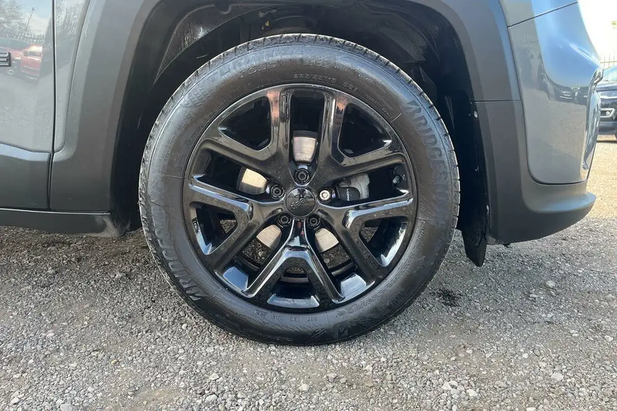 2021-jeep-renegade-10-gse-night-eagle-big-13
