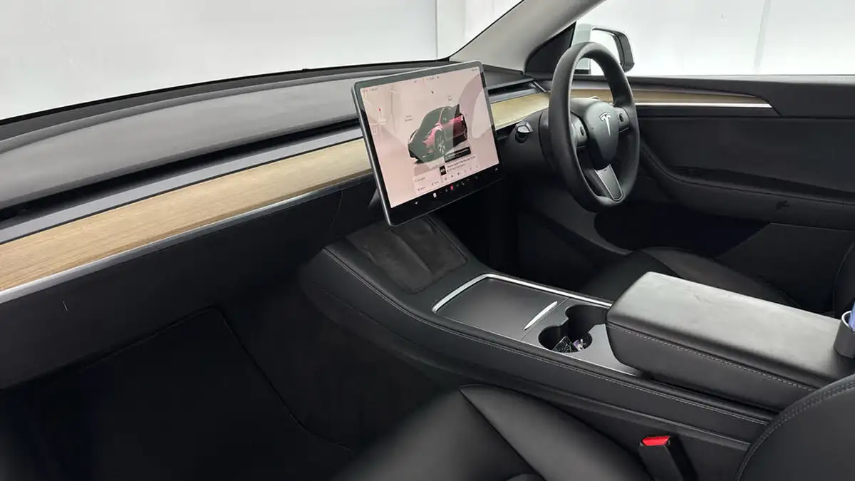 2022-tesla-model-y-e-long-range-big-8