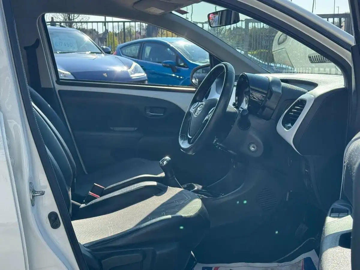 2015-toyota-aygo-10-vvt-i-x-pression-5d-big-29