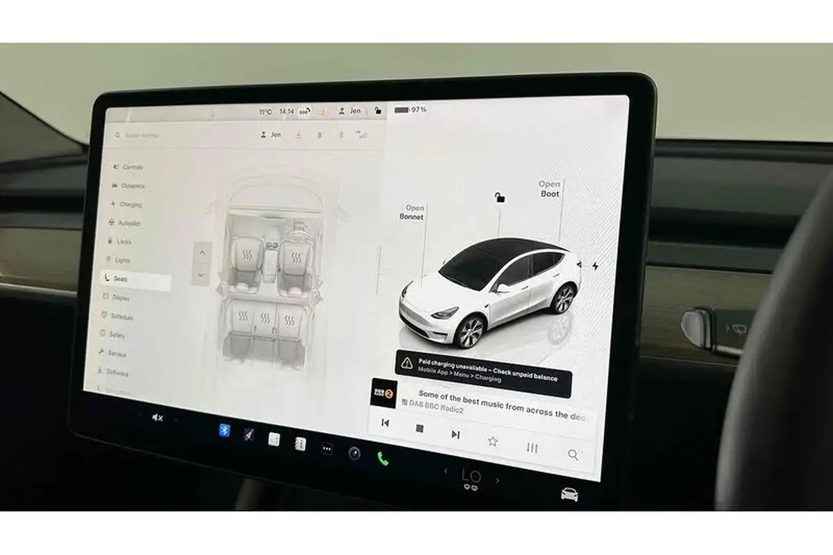 2022-tesla-model-y-e-long-range-big-36