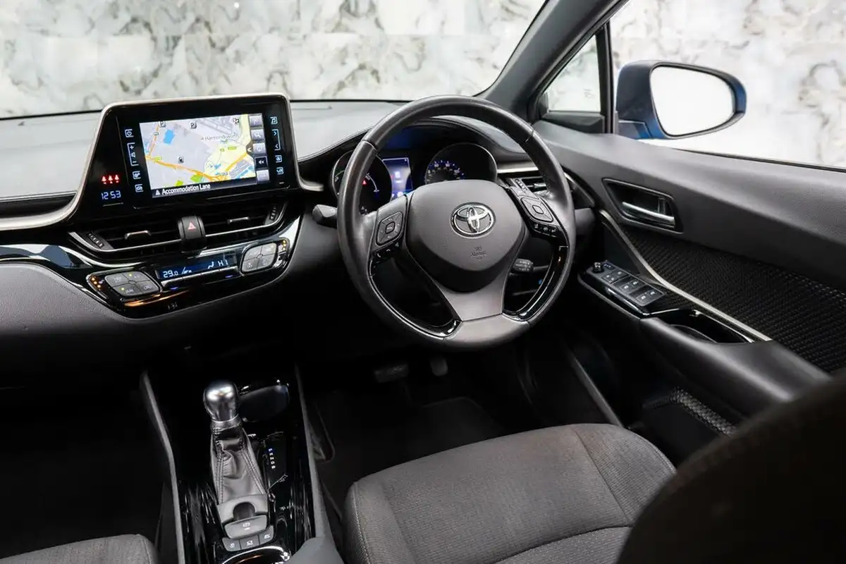 2018-toyota-c-hr-18-vvt-i-design-big-33