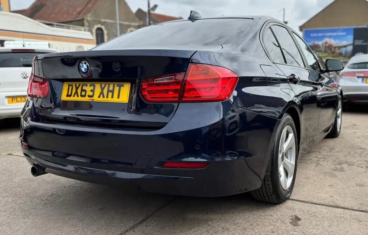 2013-bmw-3-series-20td-320d-efficientdynamics-163bhp-efficientdynamics-ss-saloon-4d-big-2