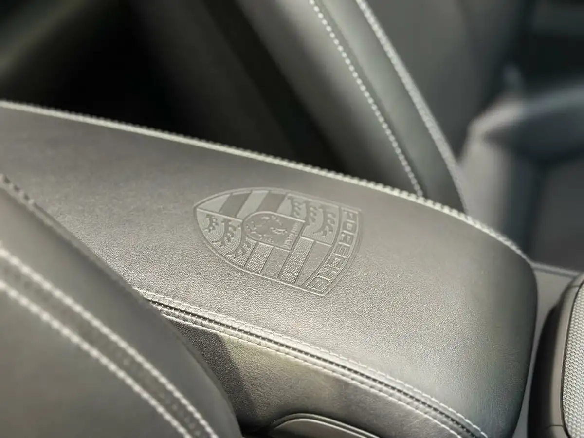 2022-porsche-911-30-carrera-4-coupe-big-23