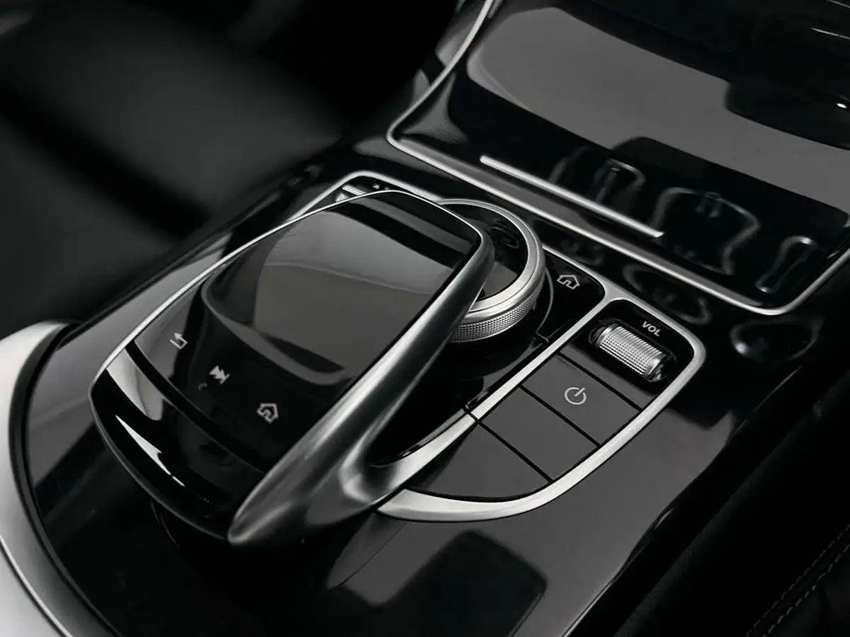 2020-mercedes-benz-c-class-15-c200-sport-premiumss-saloon-4d-big-33