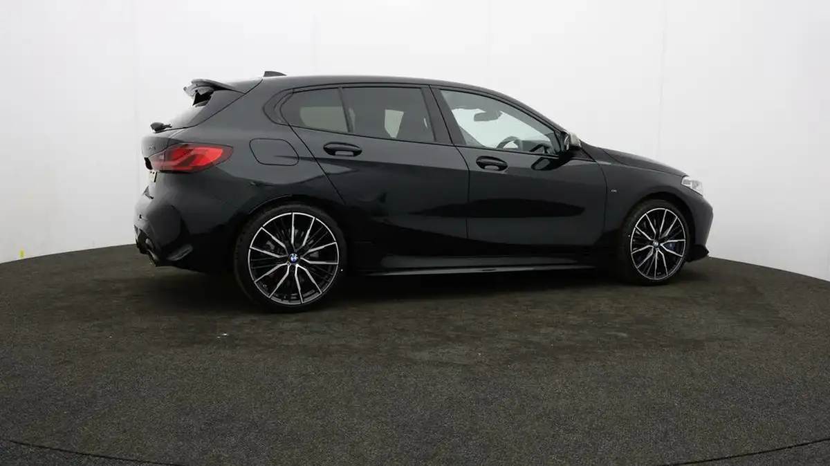 2024-bmw-1-series-20-m135i-xdrive-big-28