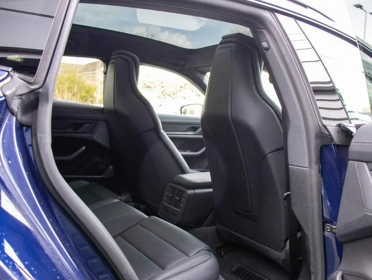 2023-porsche-taycan-e-4-cross-turismo-big-25