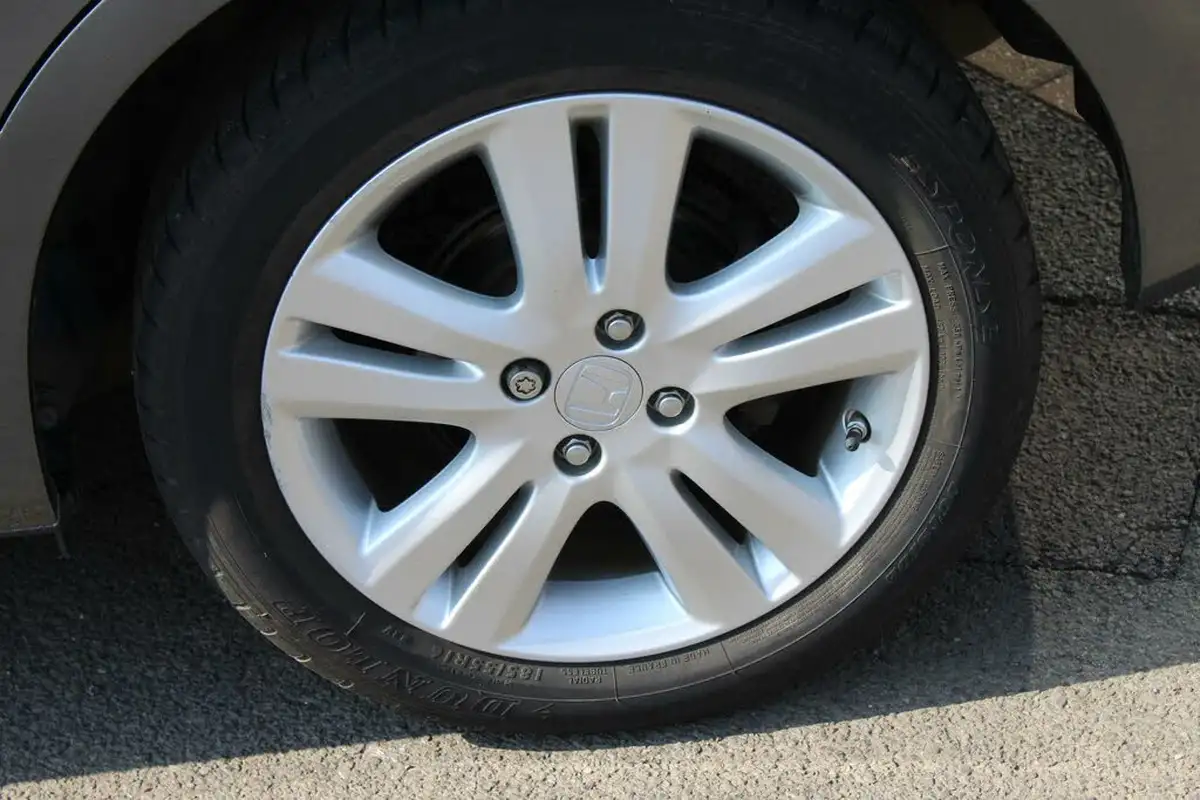 2014-honda-jazz-14-es-plus-cvt-big-26