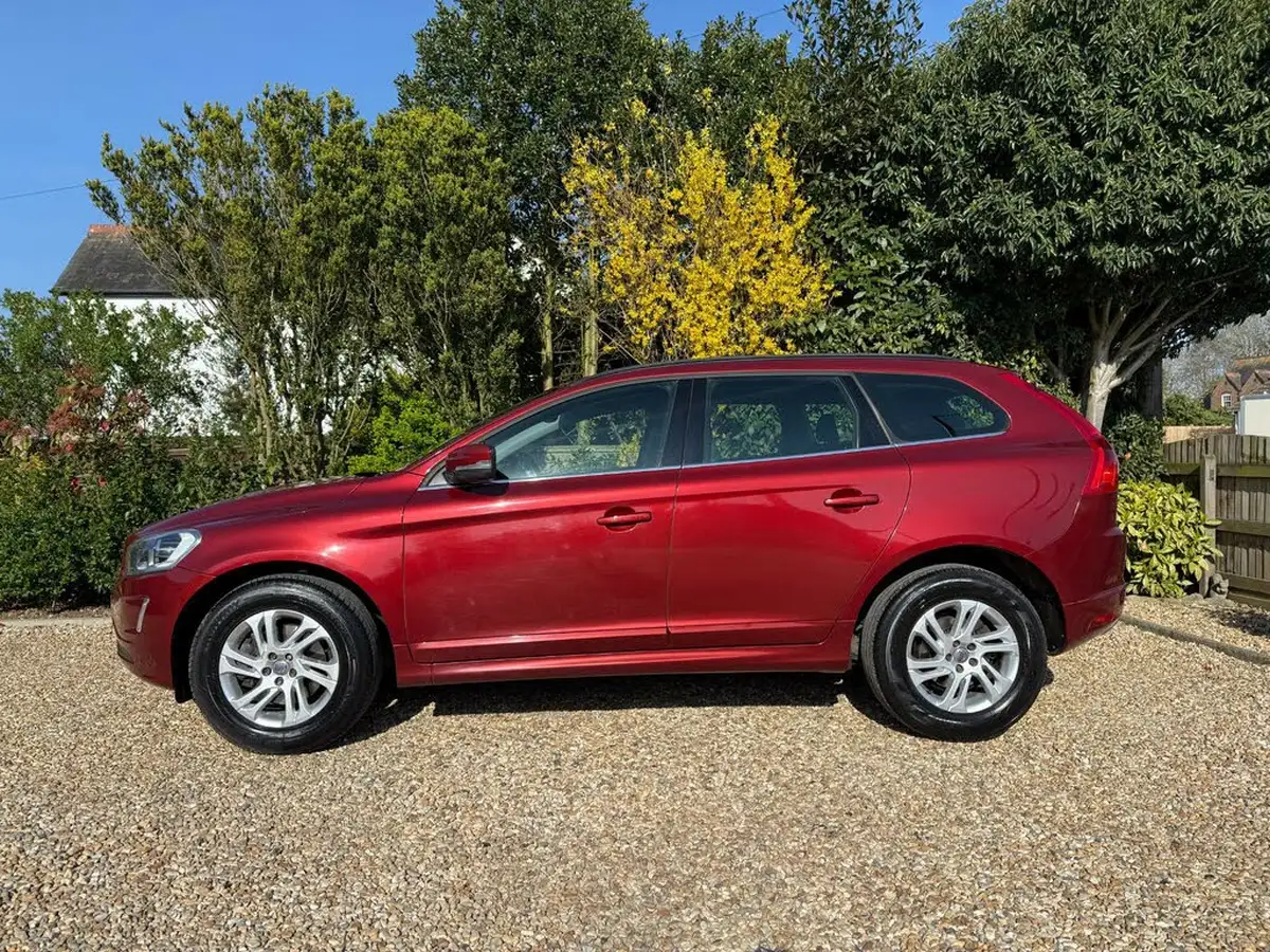 2016-volvo-xc60-20td-d4-se-nav-geartronic-big-2