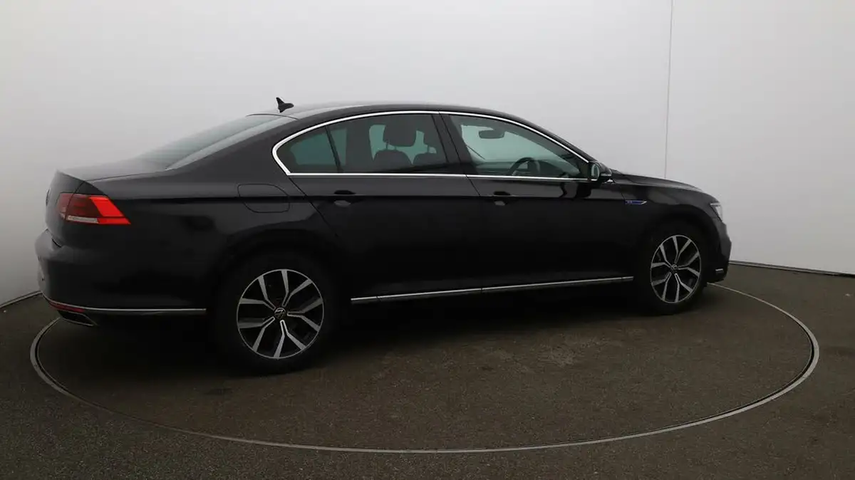 2021-volkswagen-passat-14-tsi-gte-saloon-4d-big-43