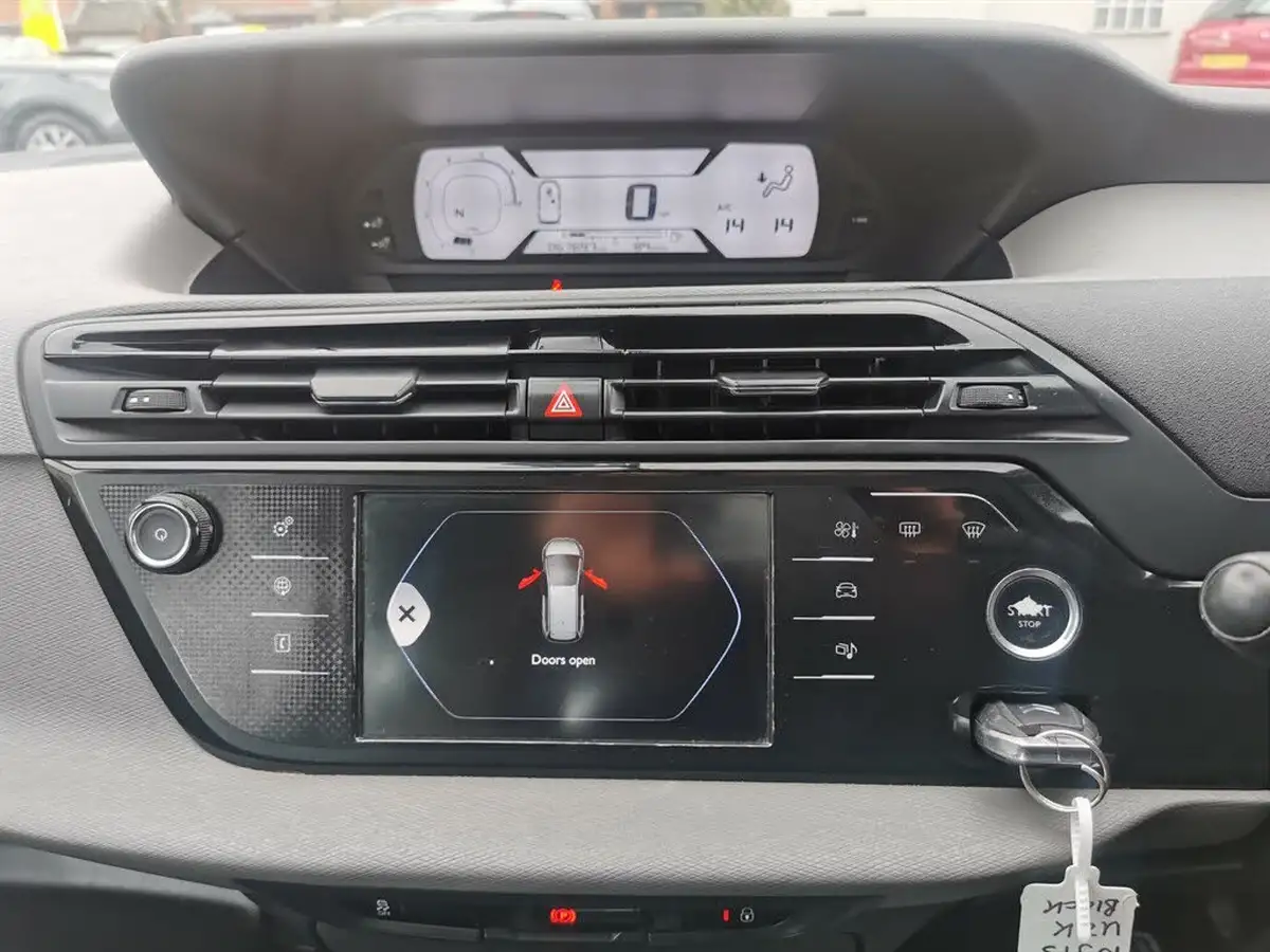 2015-citroen-grand-c4-picasso-16e-hdi-vtr-115ps-ss-etg6-big-19