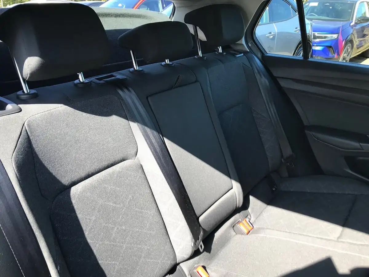 2024-volkswagen-golf-10-tsi-life-hatchback-big-6