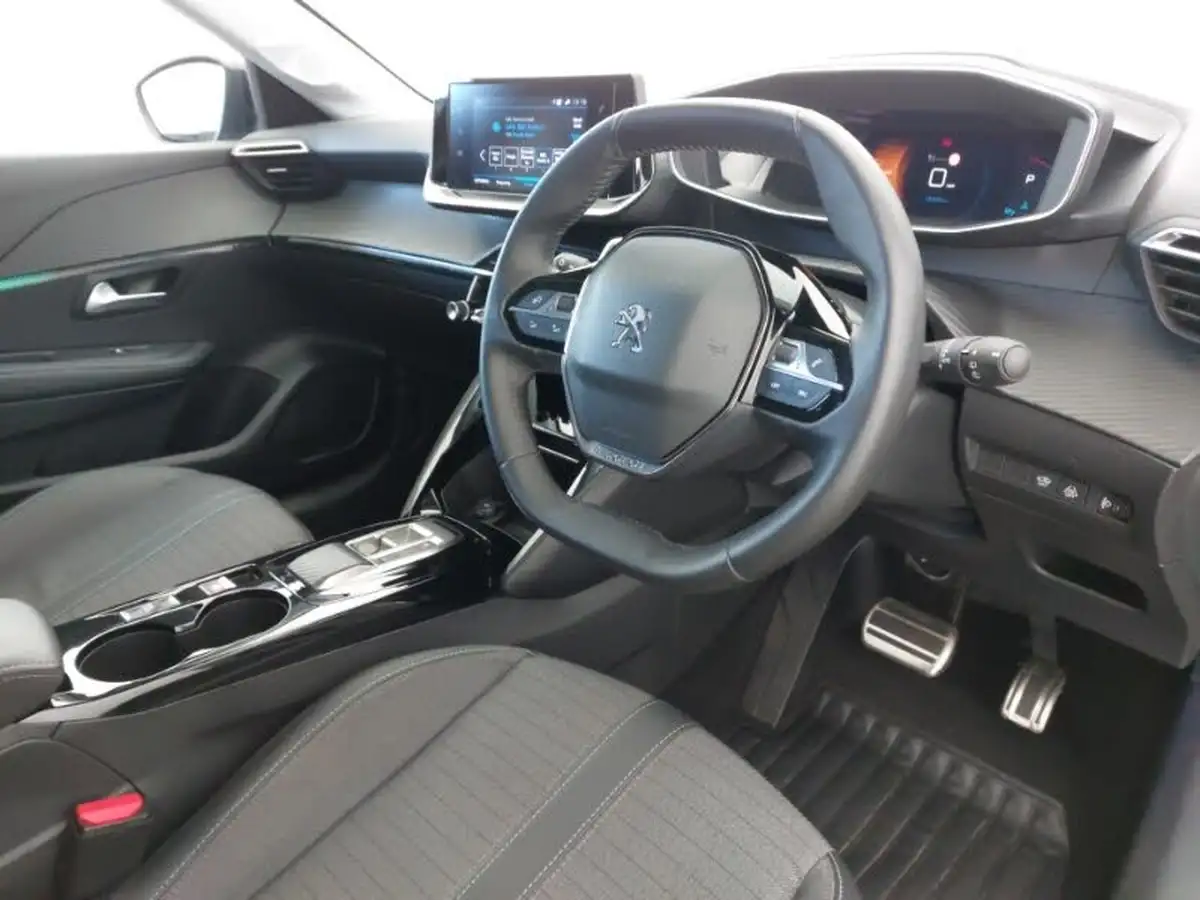 2023-peugeot-208-12-puretech-allure-premium-100ps-eat8-big-10