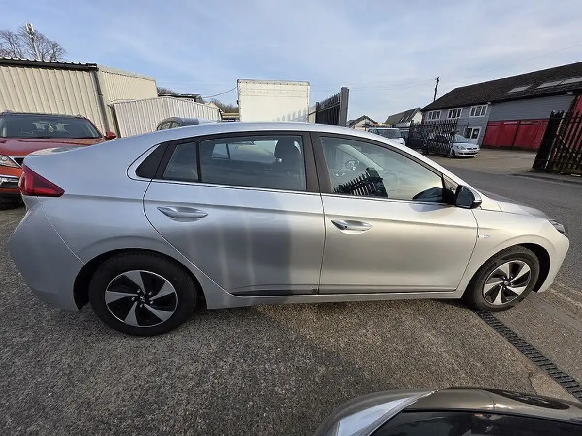 2018-hyundai-ioniq-16-gdi-premium-hybrid-big-7