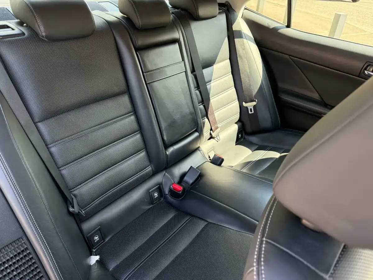 2013-lexus-is-300h-25-premier-big-11