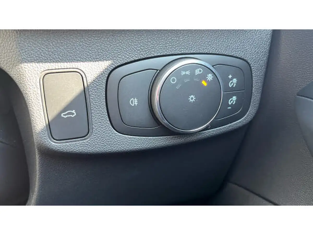 2022-ford-focus-10t-st-line-vignale-155ps-hybrid-mhev-estate-big-21