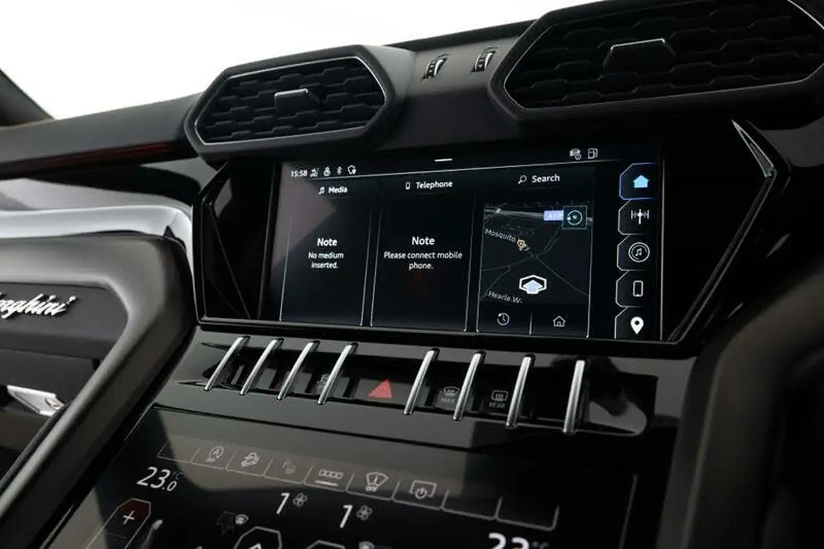 2024-lamborghini-urus-40-no-trim-big-12