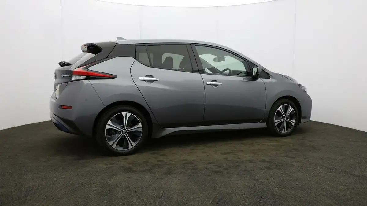 2021-nissan-leaf-e-tekna-big-48