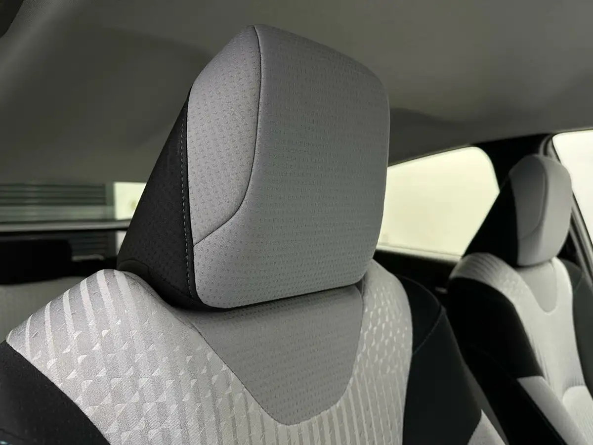 2018-toyota-prius-18-vvt-i-business-edition-plus-ss-big-32
