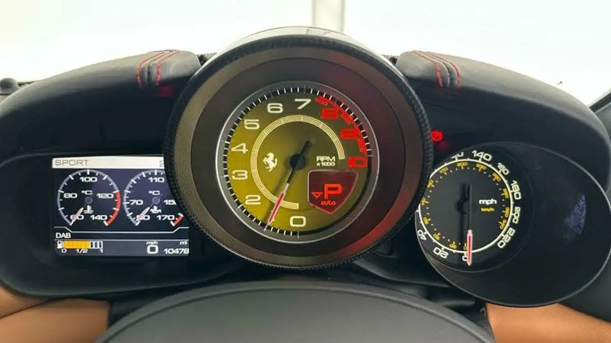 2017-ferrari-california-39-t-big-33