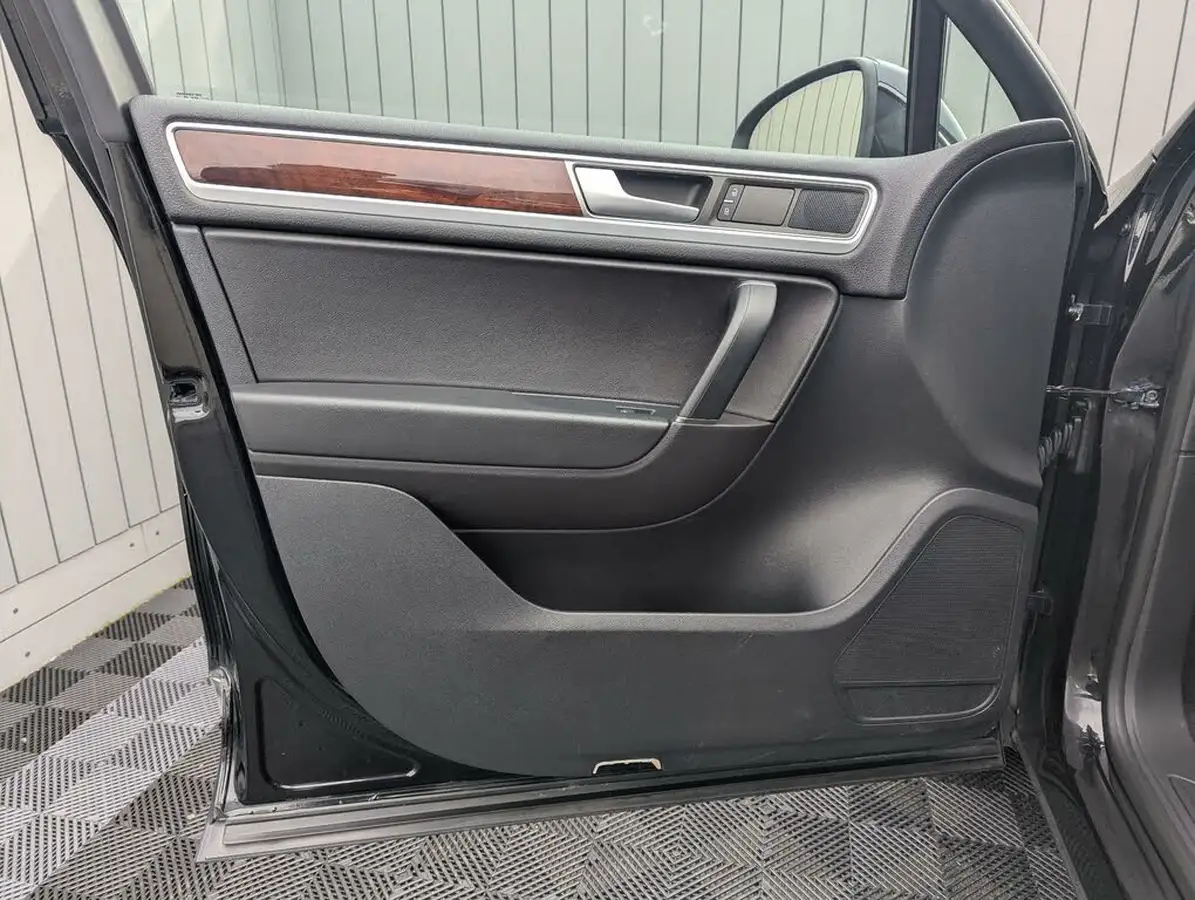 2015-volkswagen-touareg-30tdi-se-204ps-2970cc-big-34