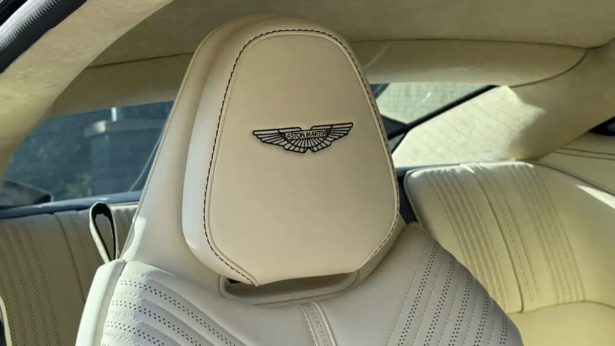 2017-aston-martin-db11-52-v12-big-4