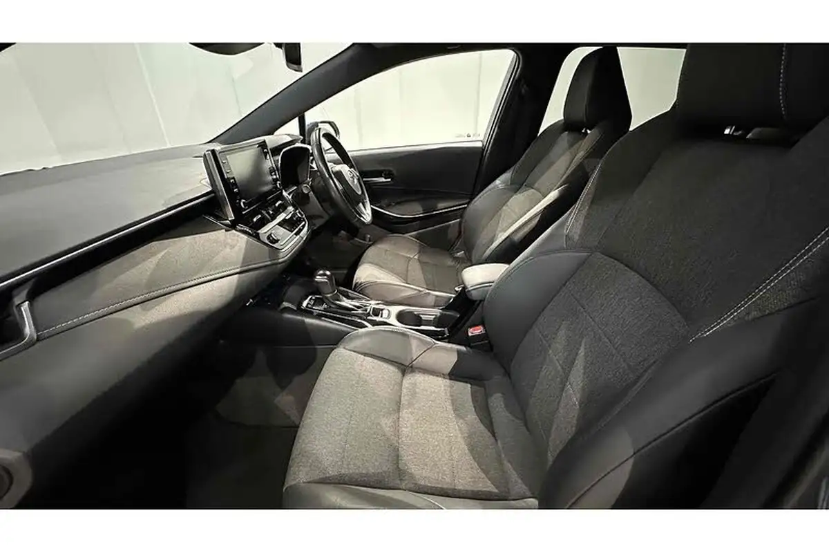 2021-toyota-corolla-18-vvt-i-design-trk-touring-sports-5d-big-43