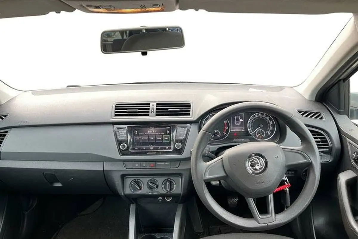 2019-skoda-fabia-10-mpi-s-hatchback-big-10