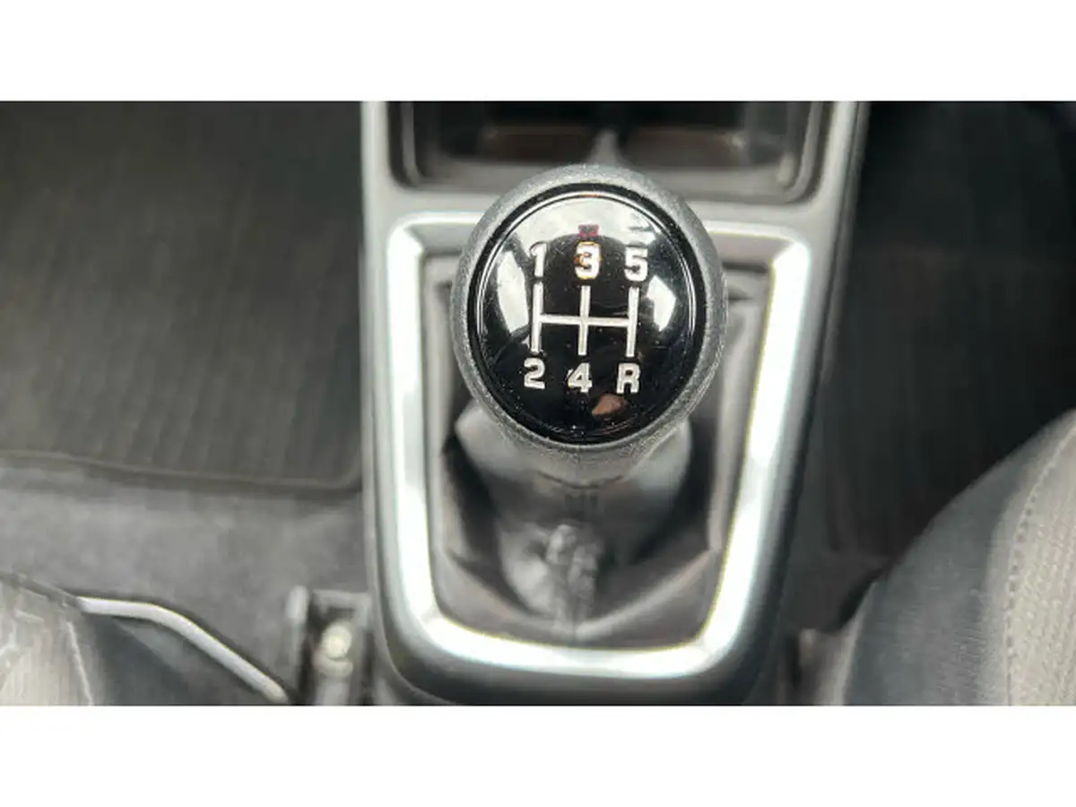 2024-suzuki-swift-12-dualjet-sz-l-big-30