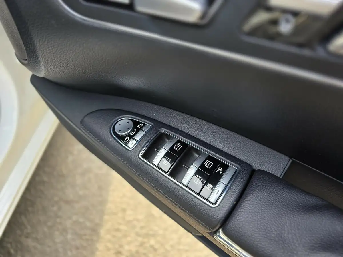 2011-mercedes-benz-s-class-55-s500-big-27