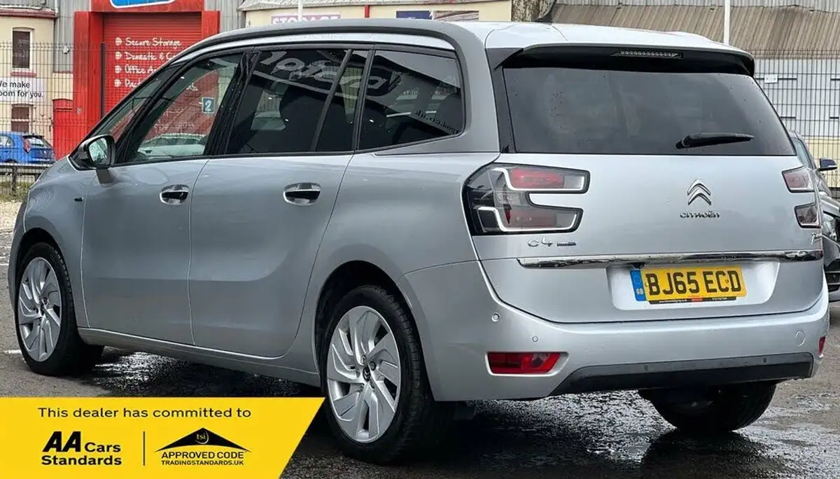 2015-citroen-grand-c4-picasso-20bluehdi-exclusive-eat6-big-6