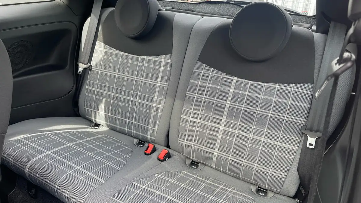2021-fiat-500-10-lounge-big-13