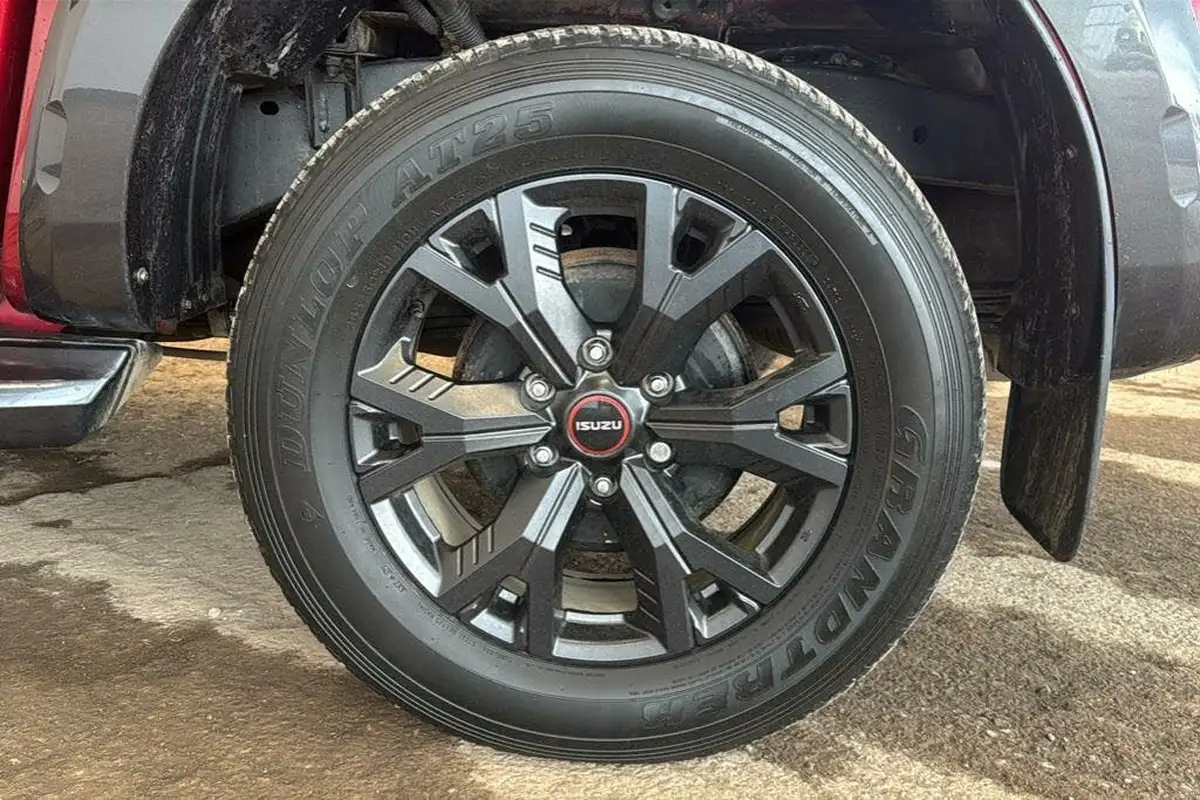 2023-isuzu-d-max-19td-v-cross-steel-edition-auto-big-33