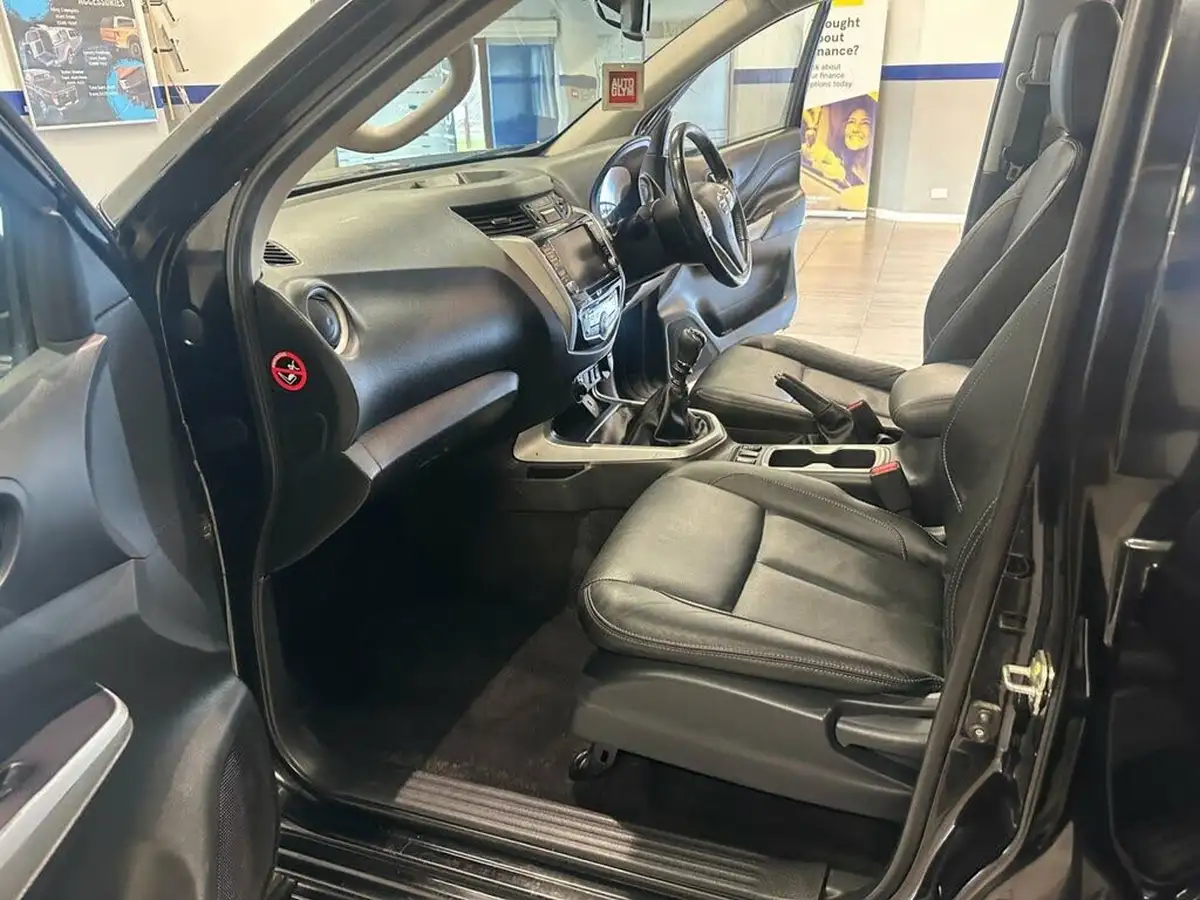 2021-nissan-navara-23dci-tt-tekna-8-navileather-big-10