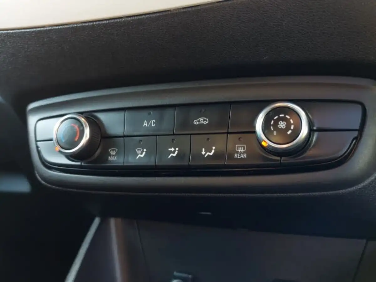 2020-vauxhall-crossland-x-12i-griffin-big-14