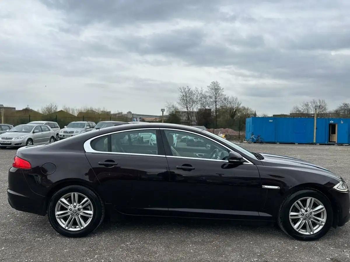 2012-jaguar-xf-22td-luxury-190ps-saloon-4d-auto-big-3
