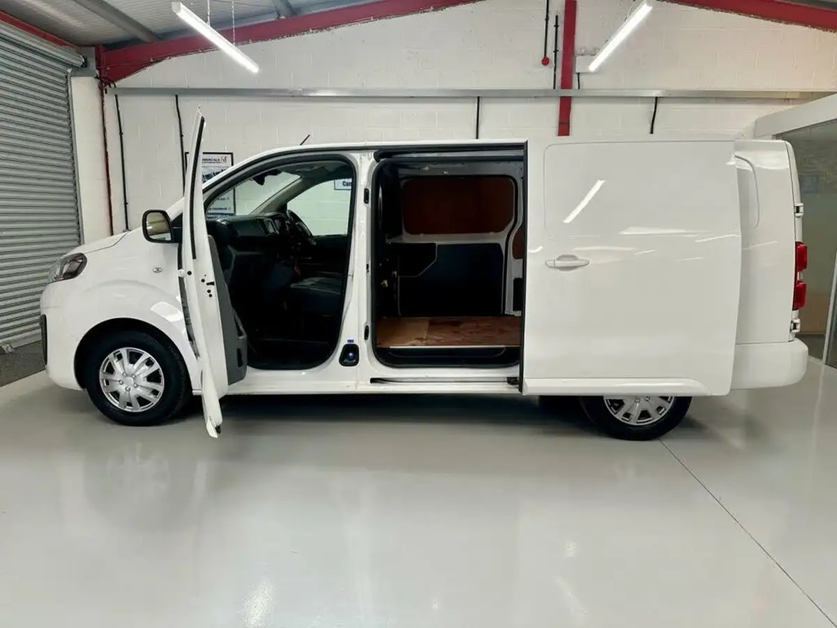 2022-vauxhall-vivaro-15td-2900-l2h1-sportive-big-1