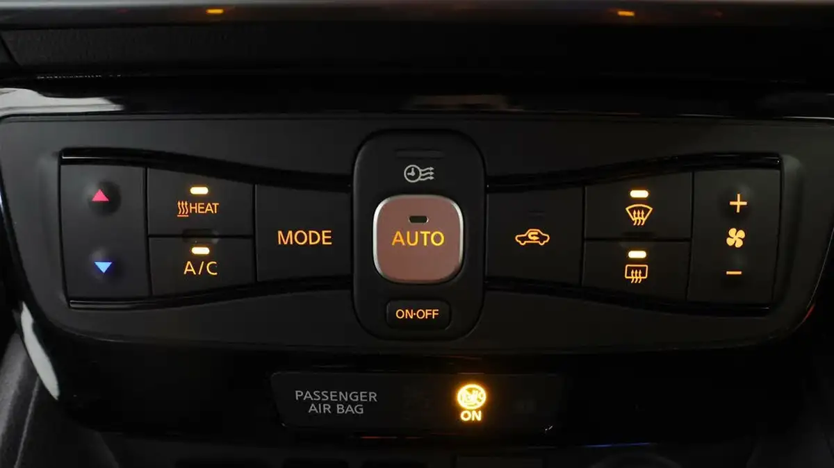 2021-nissan-leaf-e-tekna-big-11