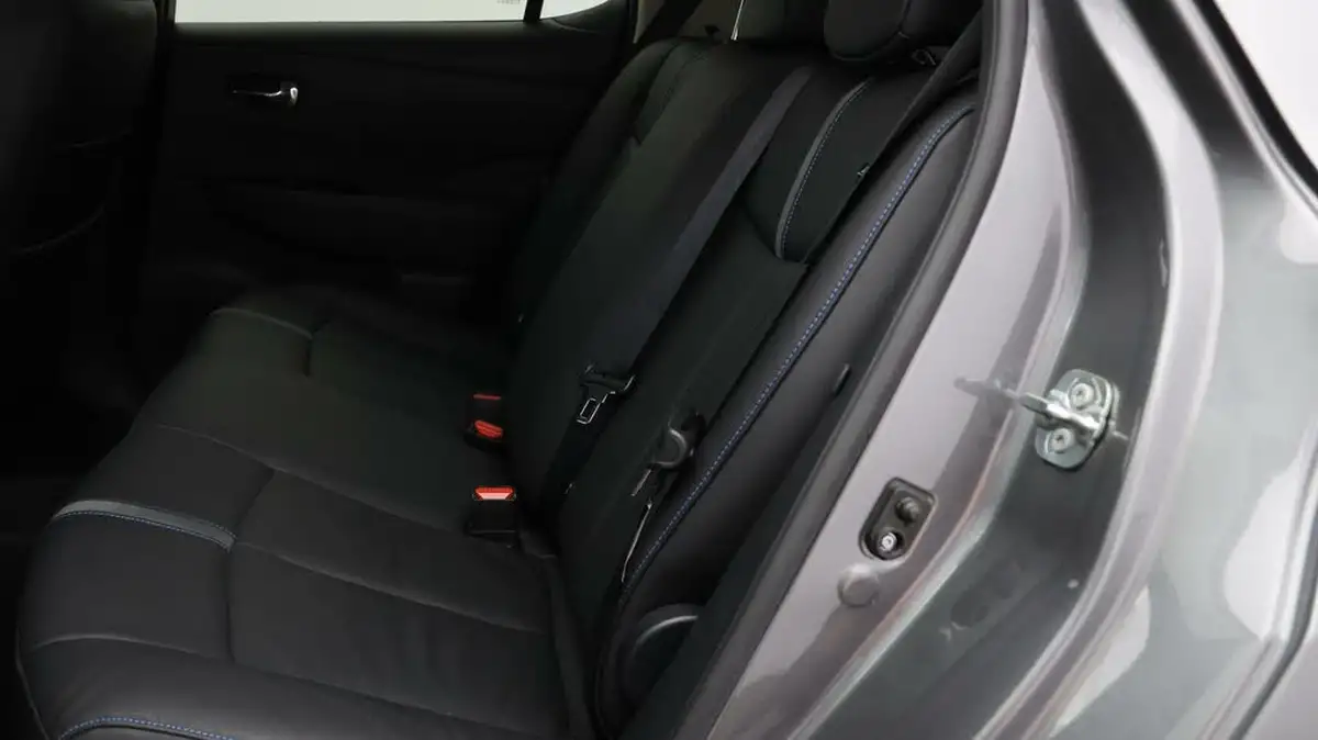 2021-nissan-leaf-e-tekna-big-15