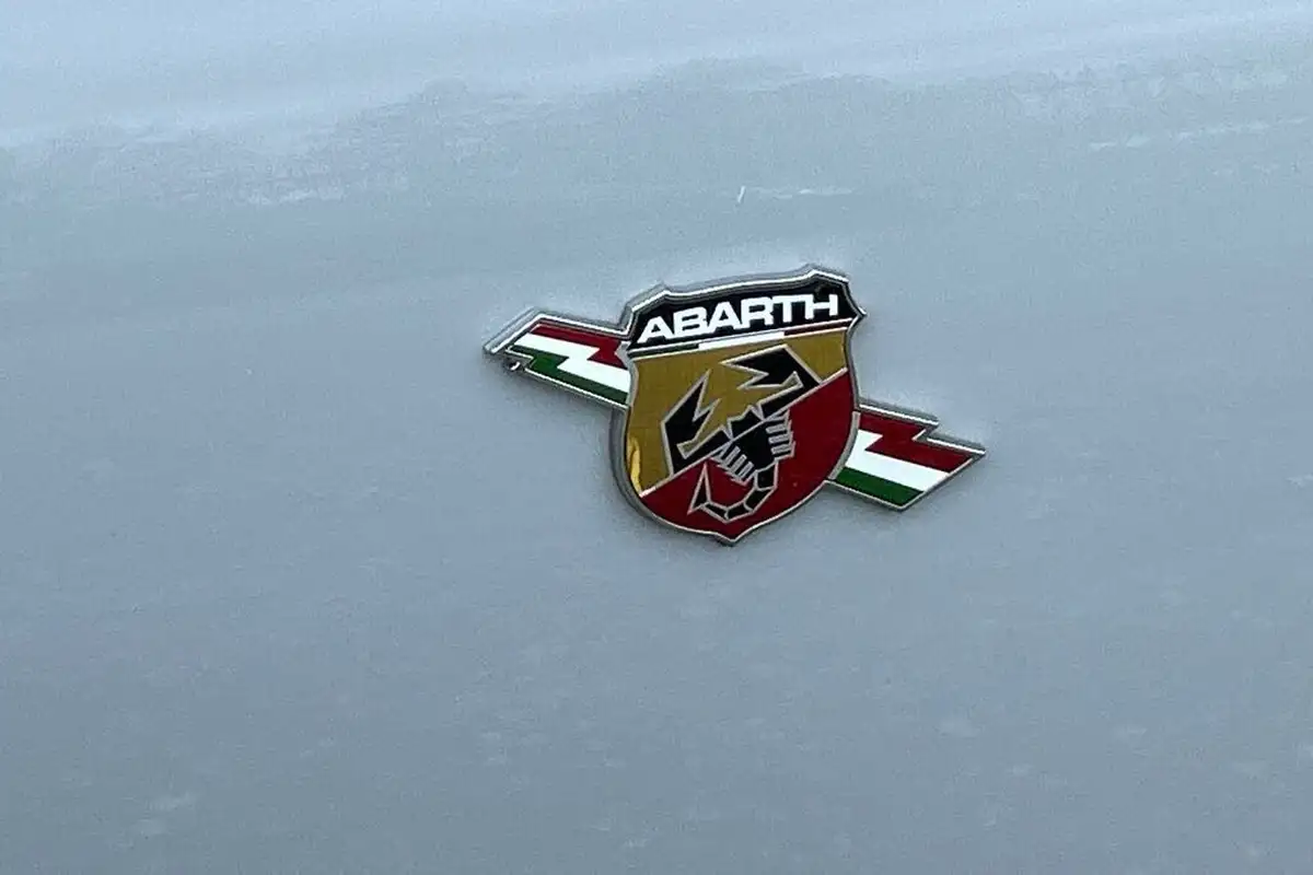 2022-abarth-595-14-tjet-turismo-big-25