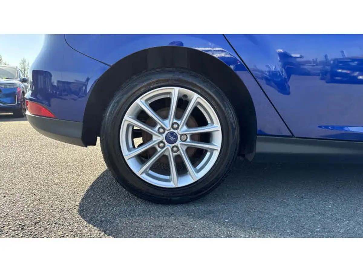 2016-ford-focus-10t-zetec-125ps-hatchback-auto-big-6