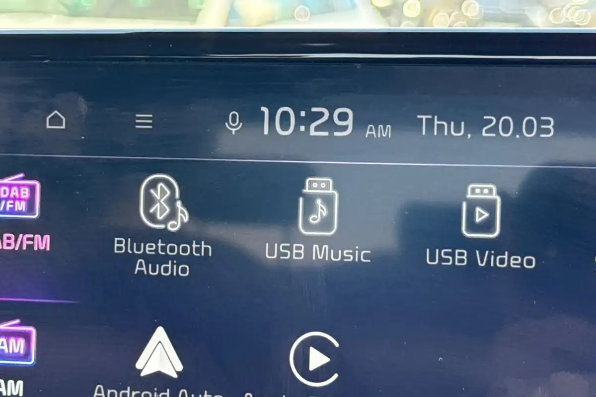 2022-kia-stonic-10-t-gdi-connect-big-37