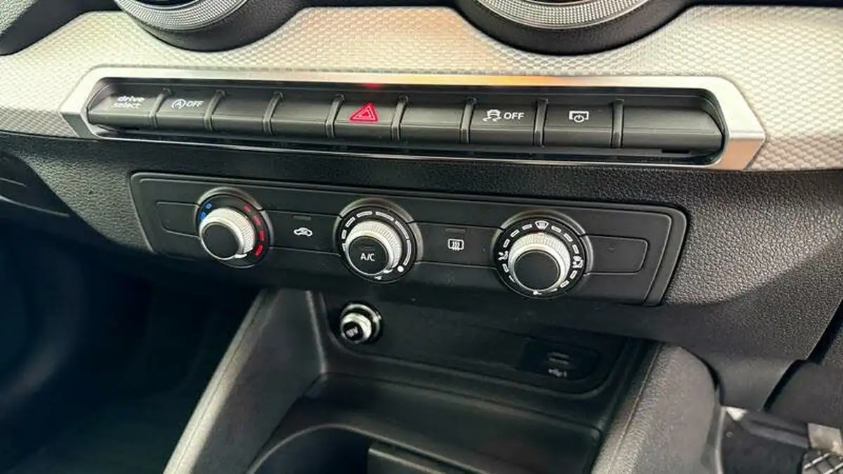 2022-audi-q2-10-30-tfsi-sport-big-12
