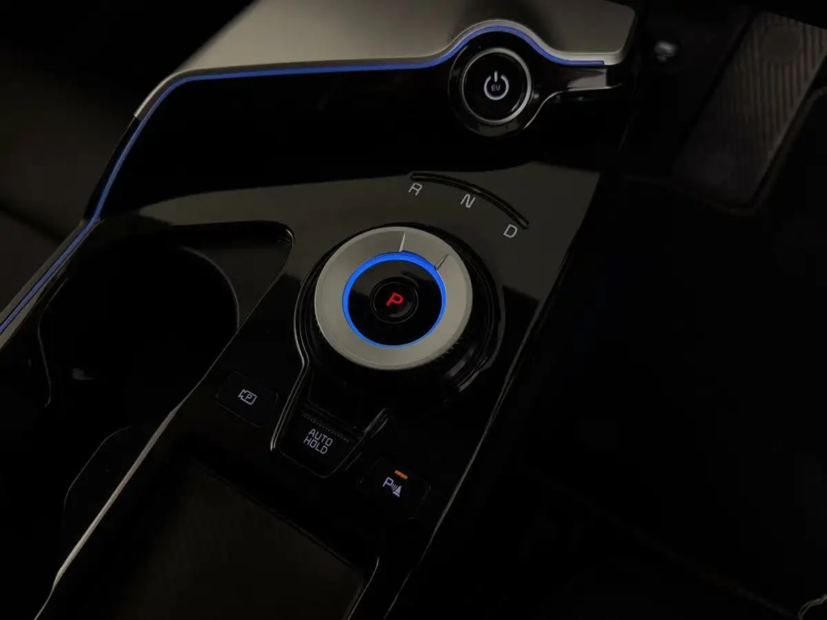 2023-kia-ev6-e-air-big-30
